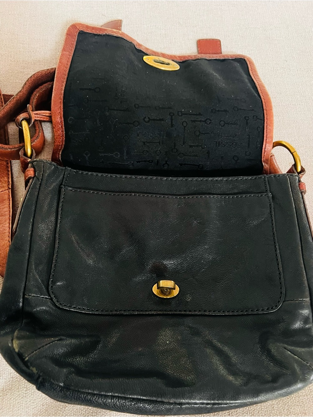 Fossil  Long Live Vintage Turn Lock Crossbody Flap Bag. - Picture 4 of 6